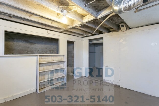 Building Photo - 2 Bedroom Home Available in Southeast Wood...