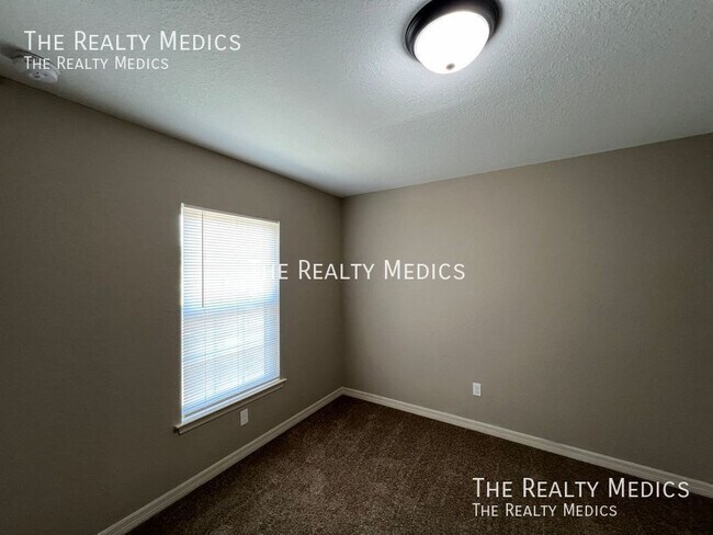 Building Photo - 22 Locust Loop Dr