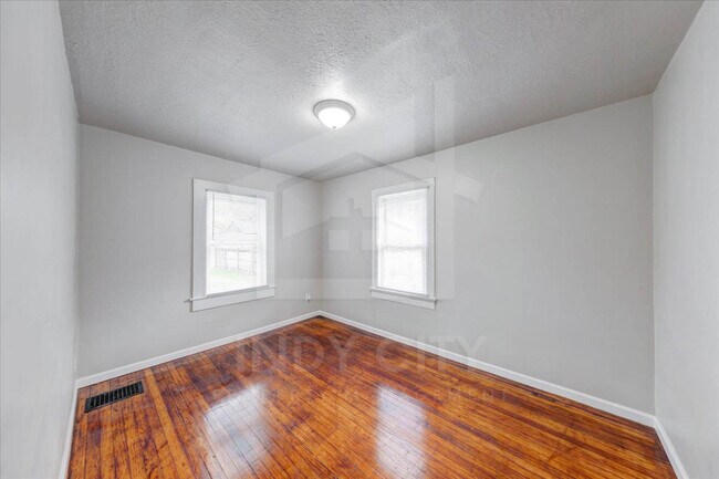 Building Photo - 919 N Bradley Ave