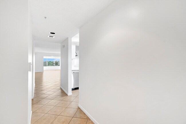 Building Photo - 14096 Huntington Pointe Dr