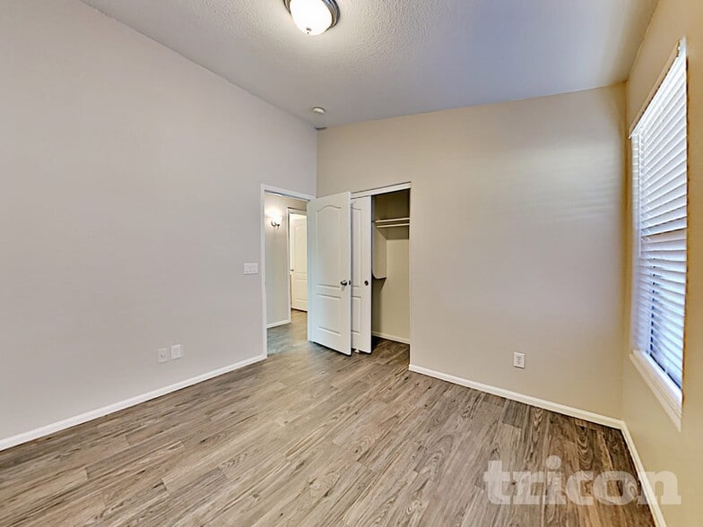 Building Photo - 8126 S Jenna Ln