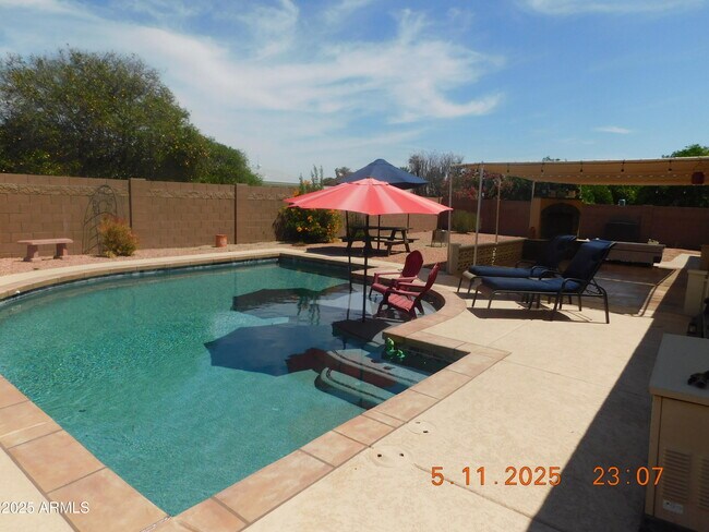 Building Photo - 10630 W Caron Dr