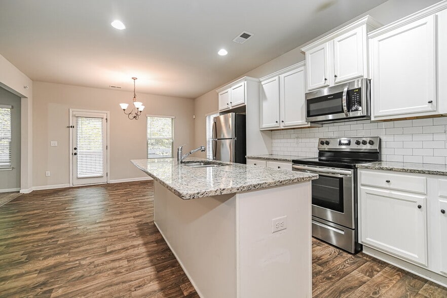 Building Photo - 139 Magnaview Dr