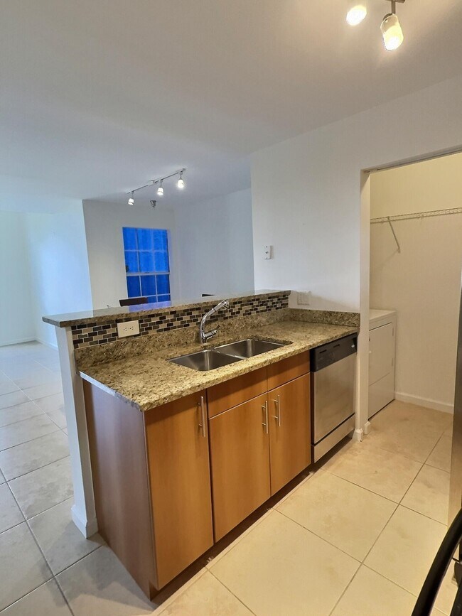 Building Photo - 1275 Crystal Way