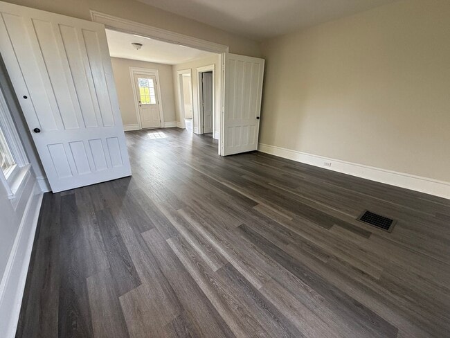 Building Photo - Amazing Remodeled Farm Home
