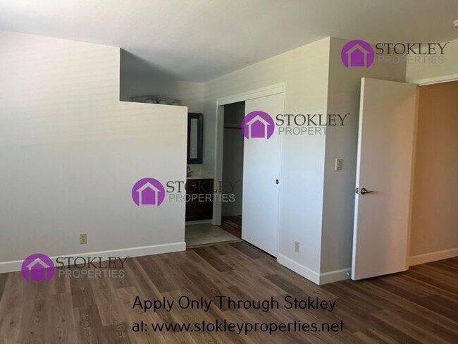 Building Photo - 4045 Rhoda Way