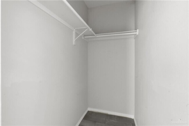 Building Photo - 11 Valeria St