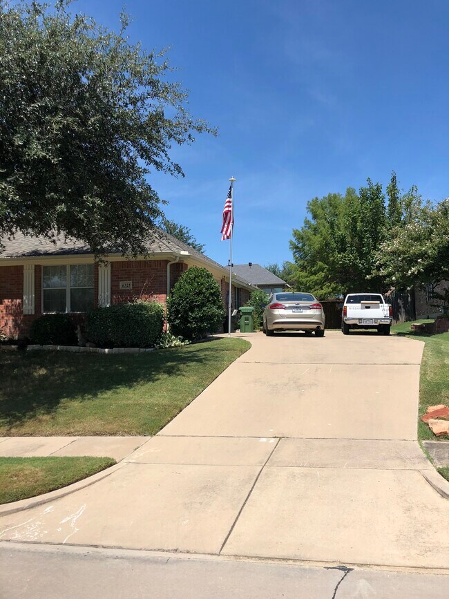 Building Photo - 6321 Pinehurst Dr