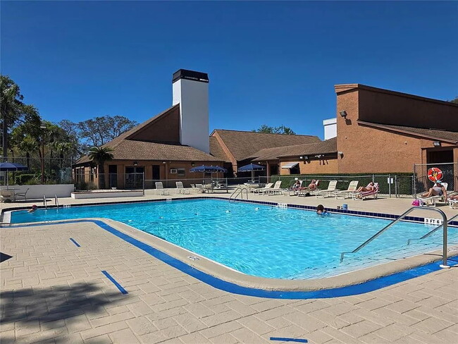 Building Photo - Adorable 2/2 villa in active 55+ community.