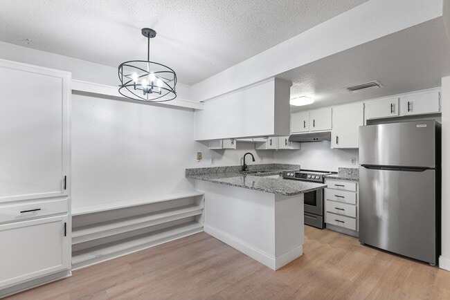 Building Photo - 555 62nd St S
