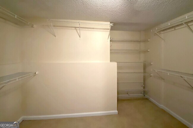 Building Photo - 3550 River Trace Dr