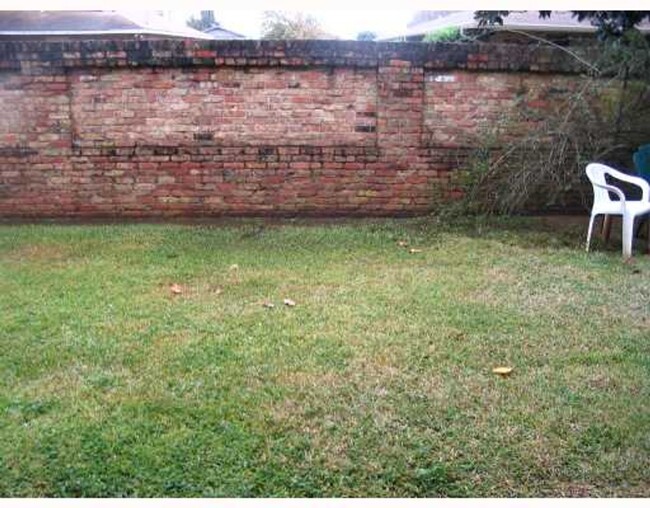 Building Photo - Check This Out