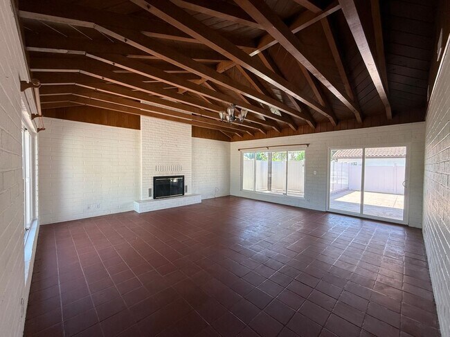 Building Photo - 5055 Lincoln Ave