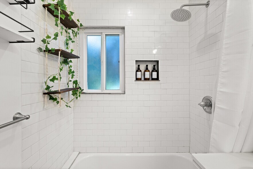 Building Photo - 8413 Kittyhawk Ave