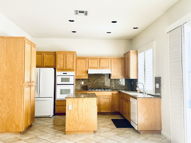 Building Photo - 25705 Crestfield Dr