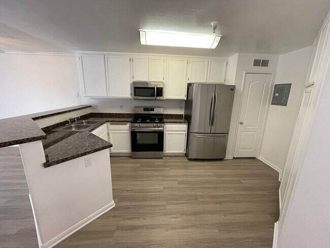 Building Photo - Winnetka Townhome Apartments