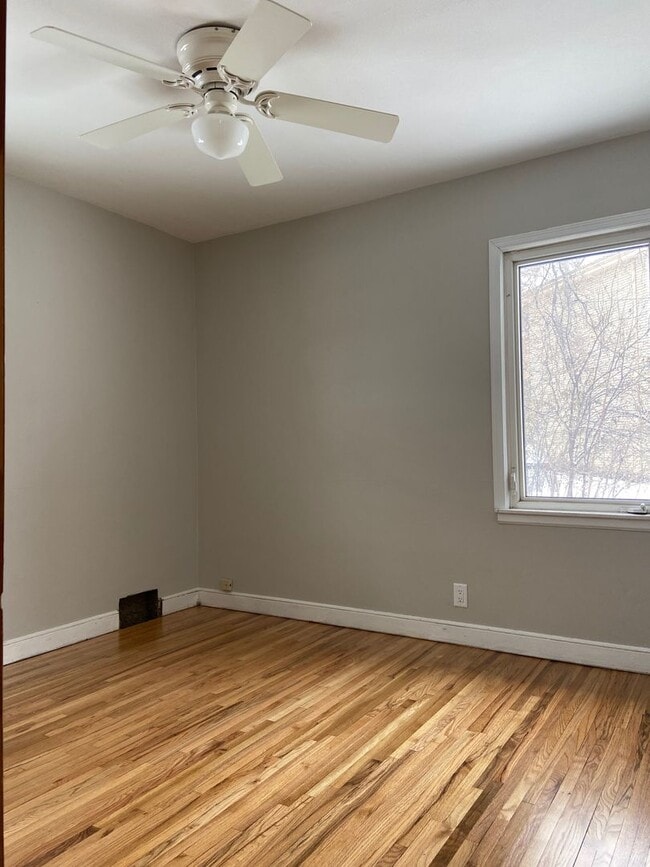 Building Photo - 9a-838