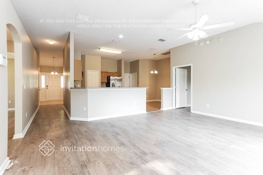 Building Photo - 10996 Apple Blossom Trail E