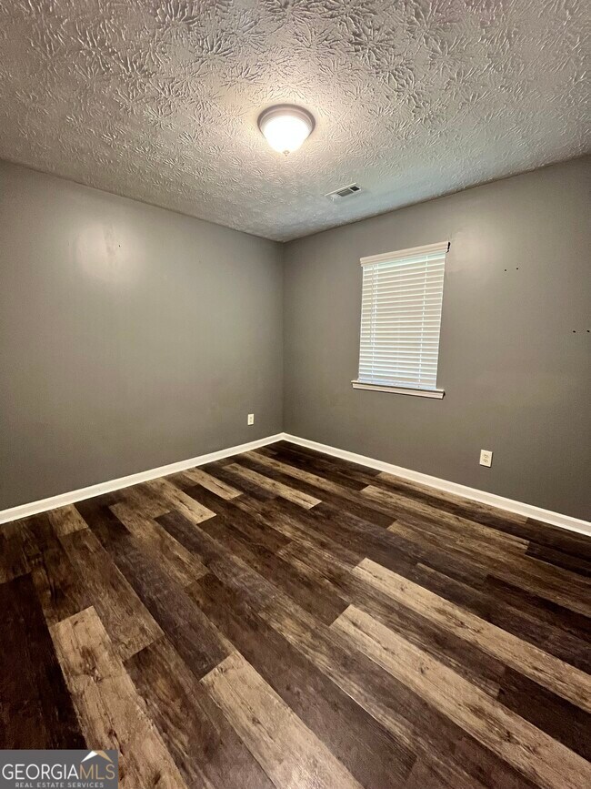 Building Photo - 7098 Hummingbird Ln