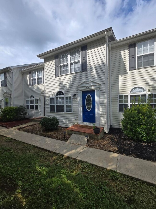 Building Photo - Spacious 2-Bedroom Townhome – Private Deck...