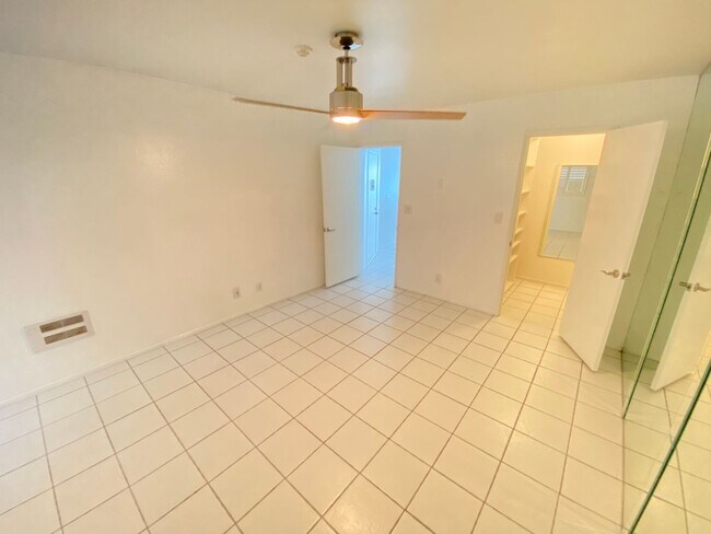 Building Photo - Upper 1+1