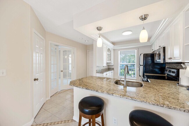 Building Photo - 1015 Mainsail Dr