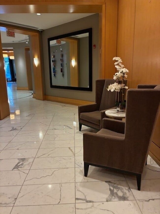 Building Photo - Luxury Condo in National Harbor