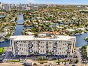 Building Photo - 401 Golden Isles Dr