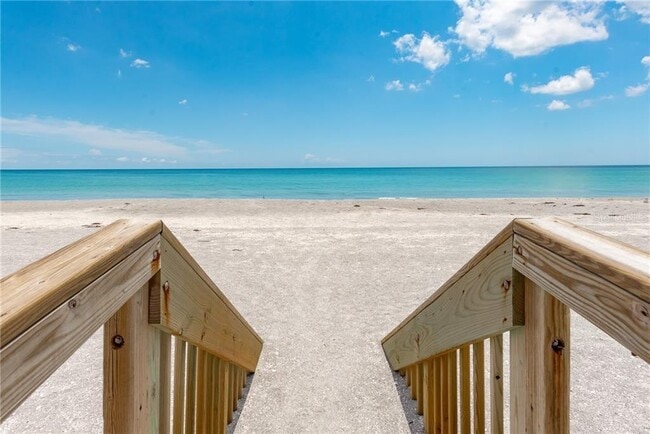 50 STEPS FROM THE BEACH - 2810 N Beach Rd