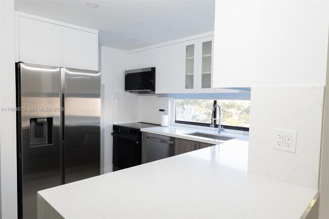 Building Photo - 17021 N Bay Rd