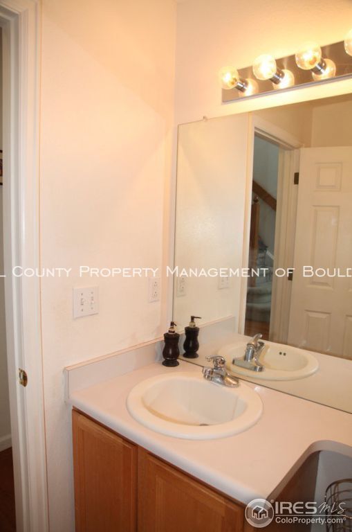 Building Photo - 842 St Andrews Ln