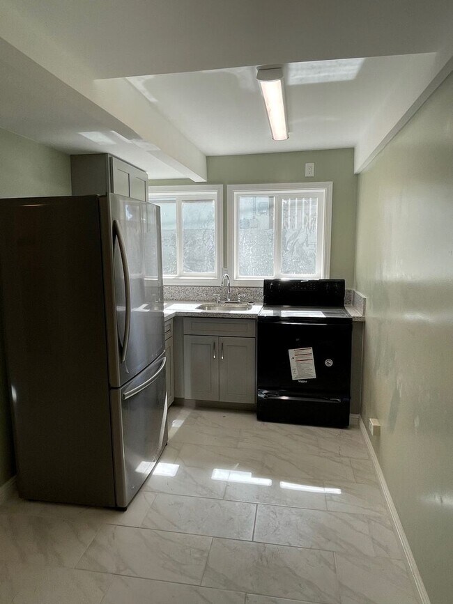 Building Photo - 3 bedrooms, 4 baths and detached bedroom/den in a Multiplex Single Family Home in Lower Nuuanu