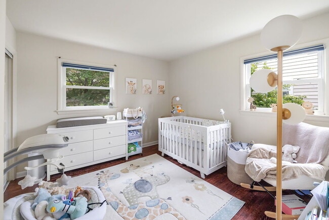 Building Photo - Affordable, Spacious AND Convenient Walk t...