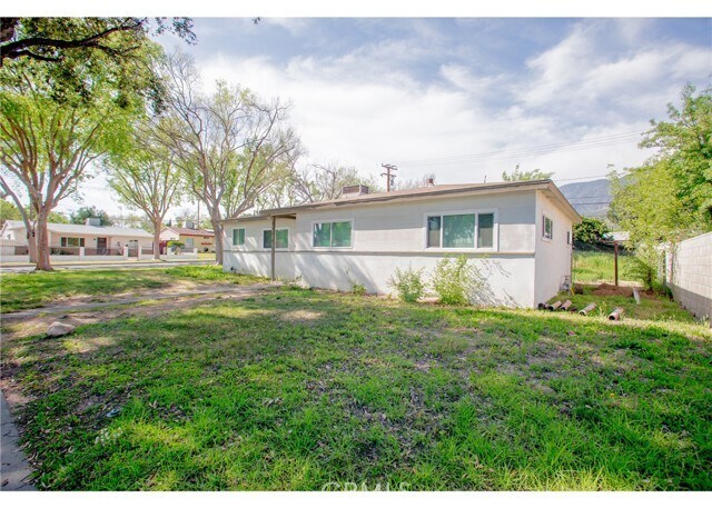 Building Photo - 496 W 48th St