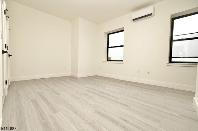 Building Photo - 536 Central Ave