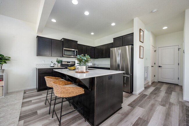 Building Photo - Freshly Updated 3Bed Home: Community Pool ...