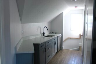 Building Photo - 76 Park St