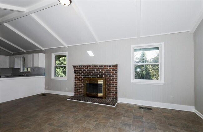 Building Photo - 5425 Skyview Dr SW