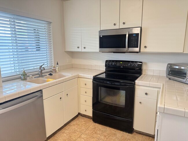 Building Photo - 48728 Desert Flower Dr