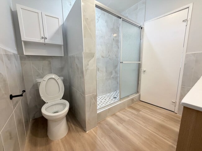 Building Photo - Huge 3 bedroom 2 bathroom for lease