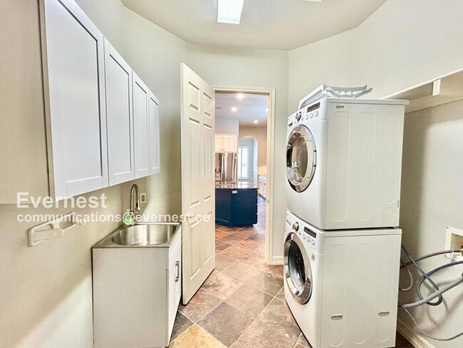Building Photo - 3405 Grand Mesa Dr
