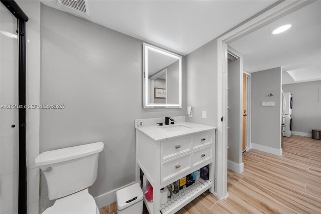 Building Photo - 7601 E Treasure Dr