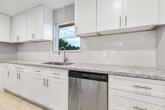 Building Photo - 4 Augusta Dr