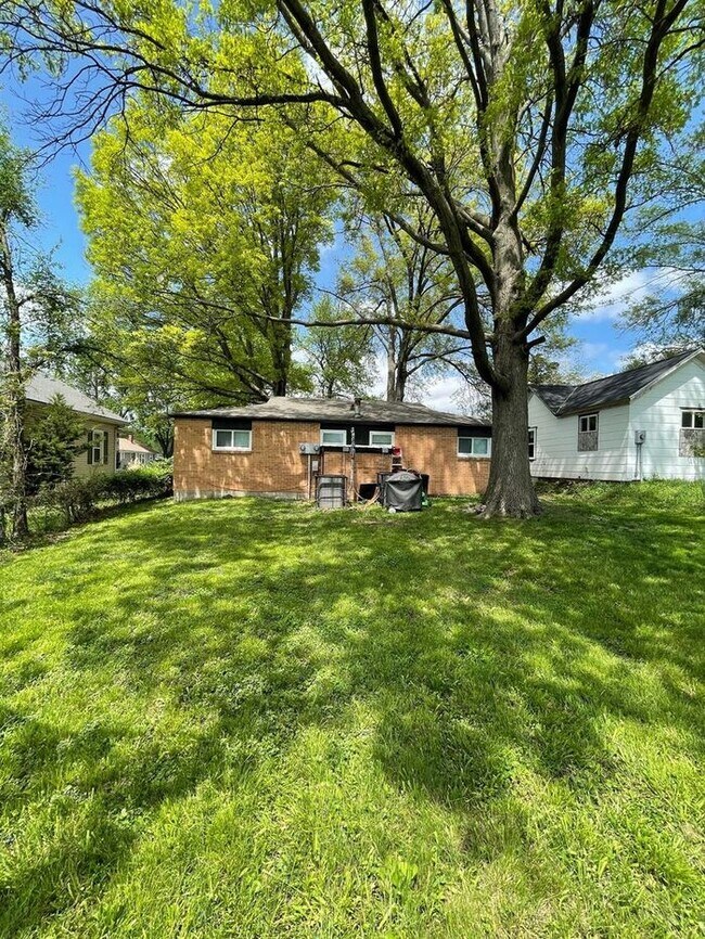 Building Photo - Adorable Updated 1 Bed with 1 Bathroom Rem...