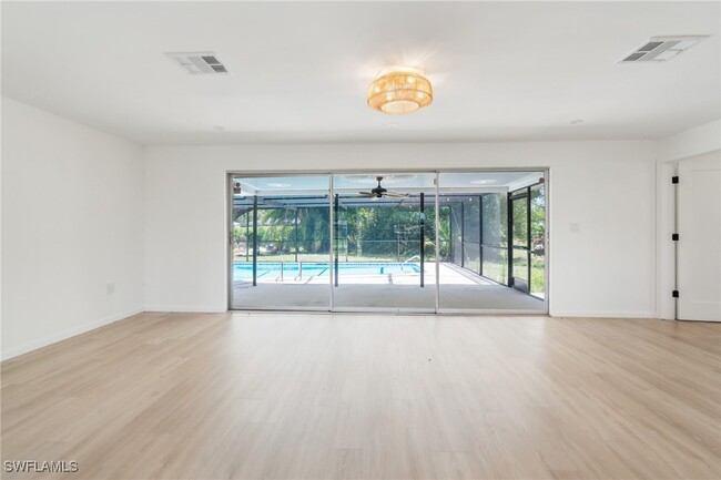 Building Photo - 13724 River Forest Dr