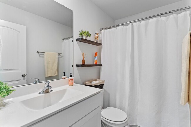 Building Photo - 680 Aurora Pl