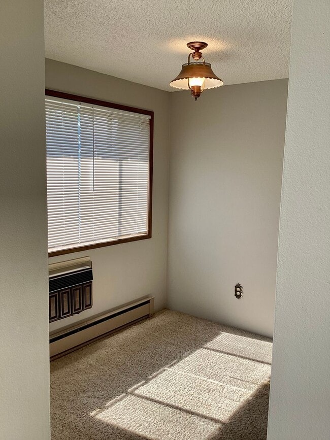 Building Photo - Cute 2 bed 1 bath apartment in nice neighborhood