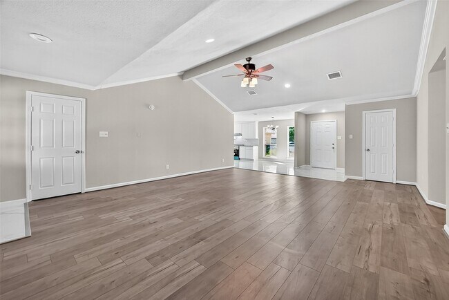 Building Photo - 10603 Highland Woods Dr