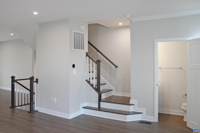 Building Photo - 2061 Lockwood Dr