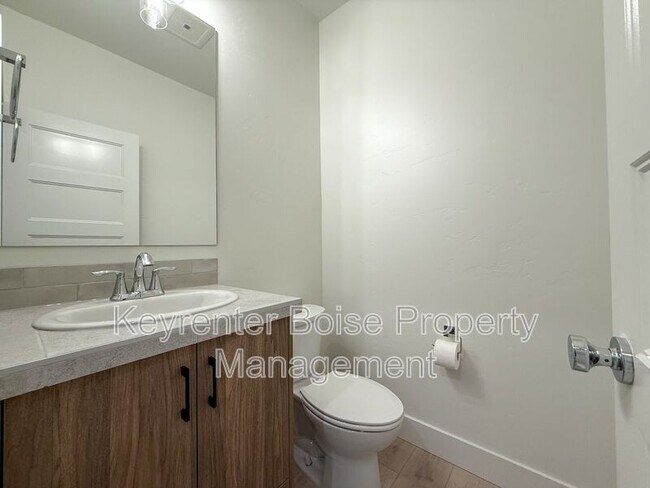 Building Photo - 1337 N Webb Wy
